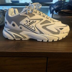 2022 Louis Vuitton Runner Tatic “White/Grey”